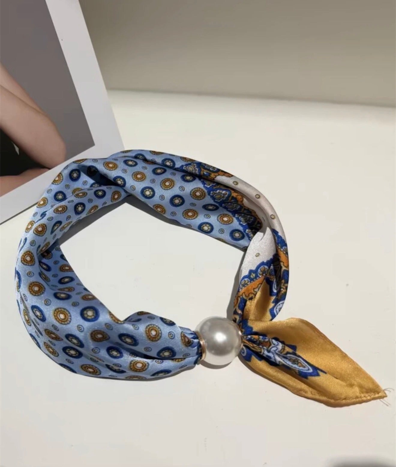 Pearl Magnetic Scarf R