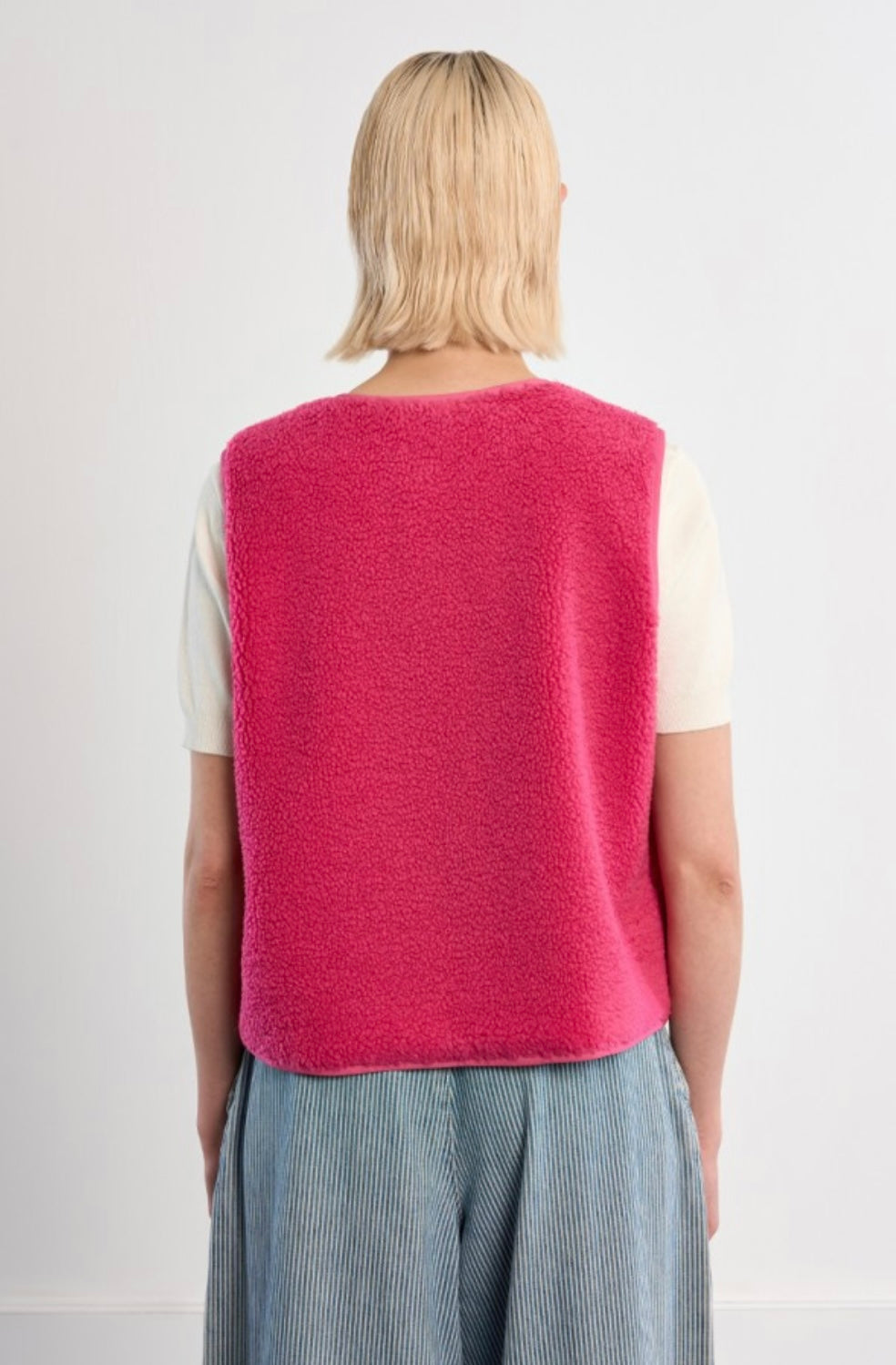 SHORT SLEEVELESS JACKET