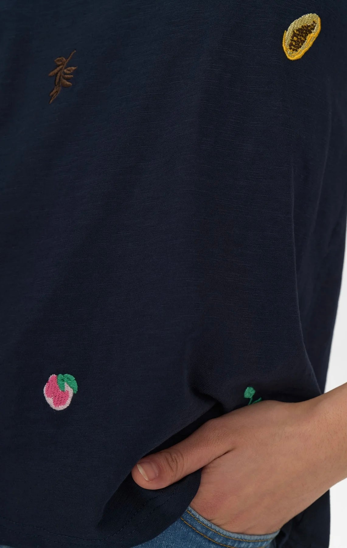 NUZOEY T-SHIRT