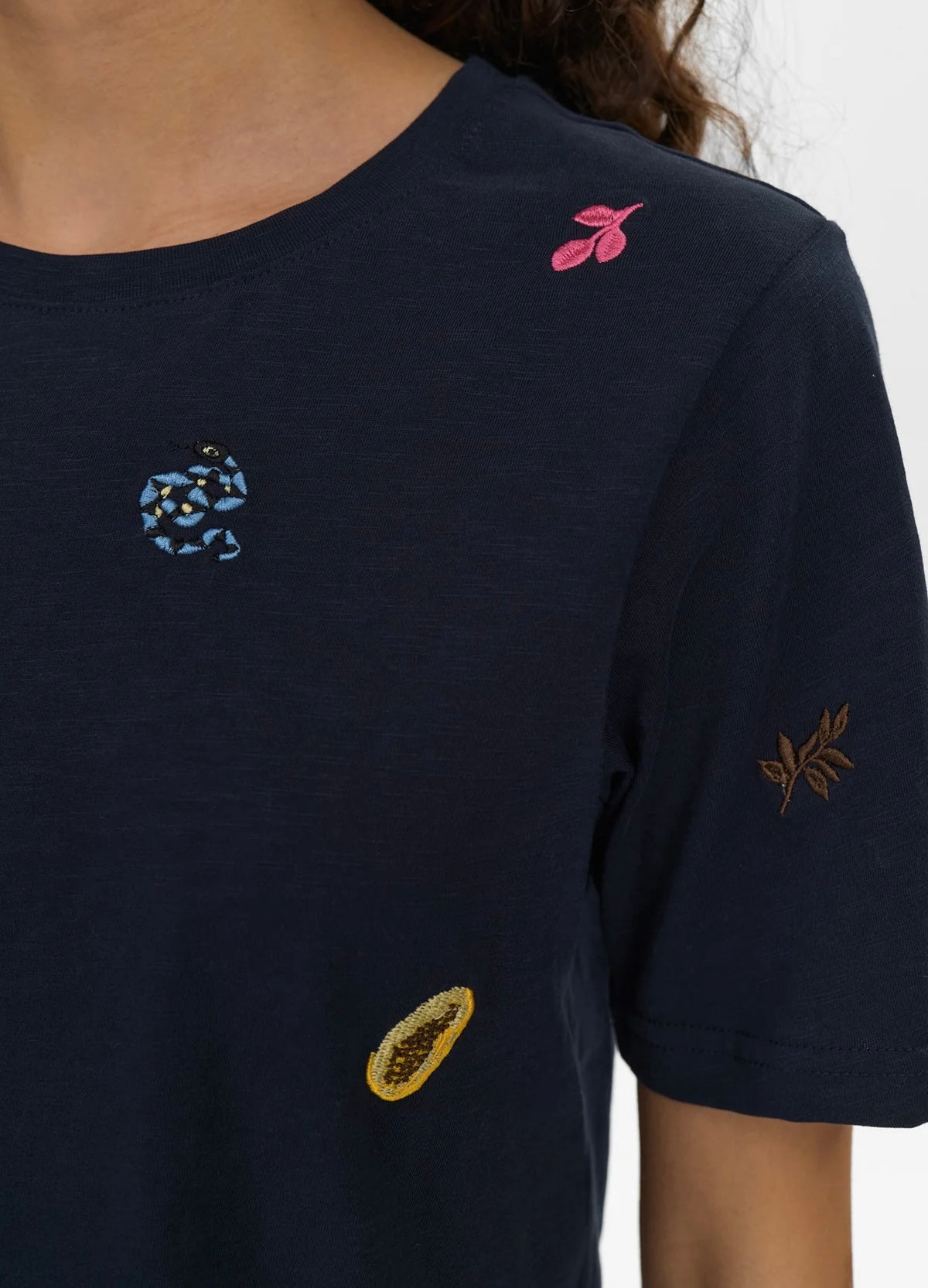 NUZOEY T-SHIRT