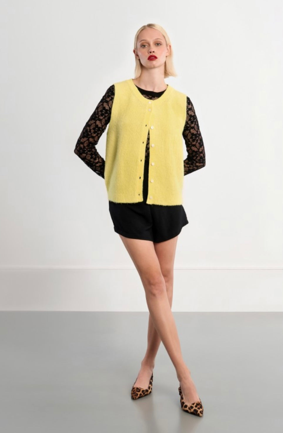 SLEEVELESS CARDIGAN
