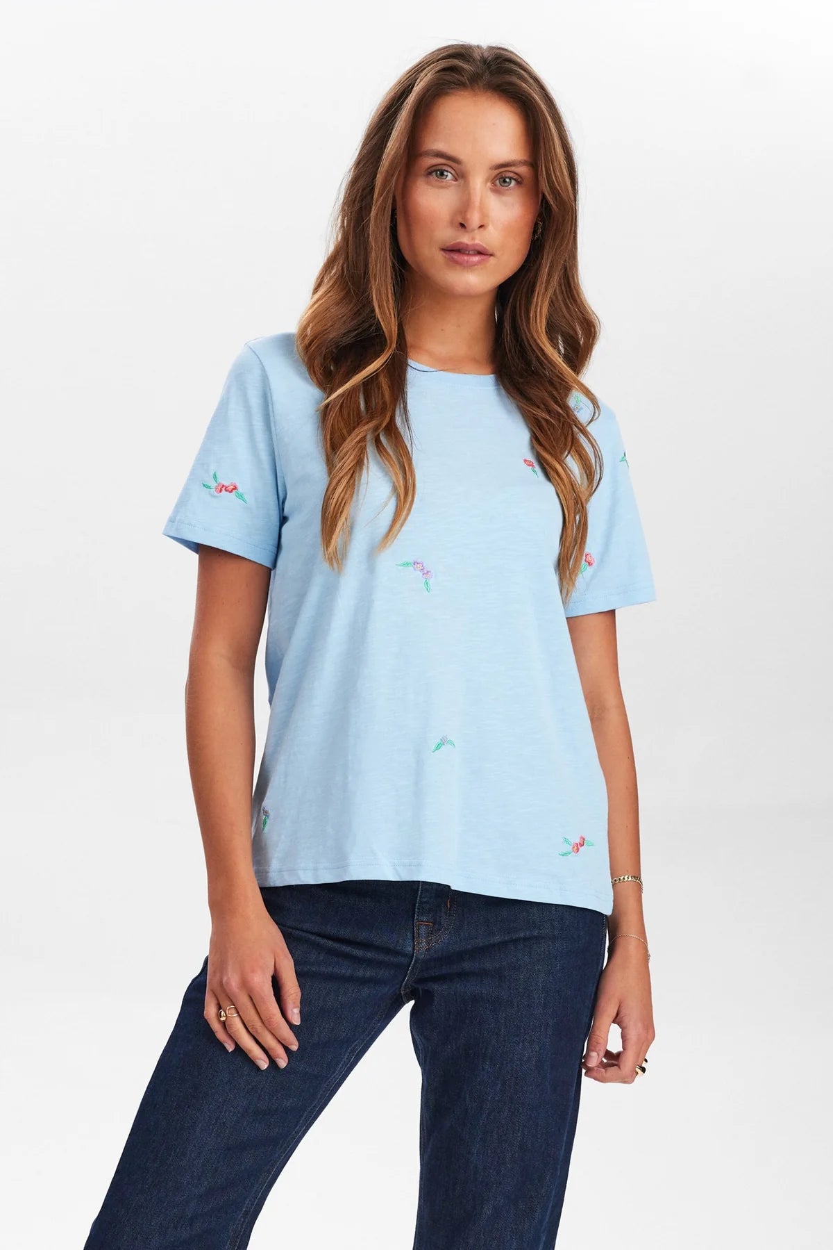 NUSUIS T-SHIRT