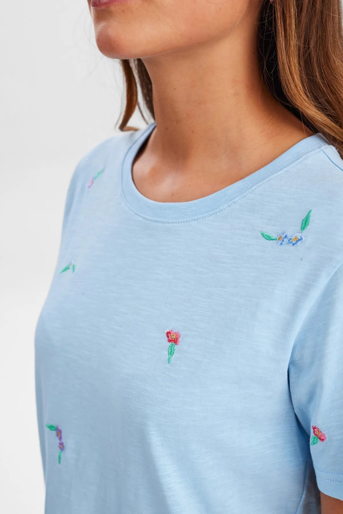 NUSUIS T-SHIRT