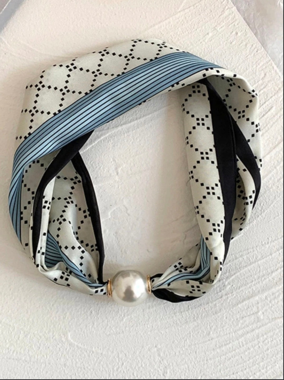 Pearl Magnetic Scarf K