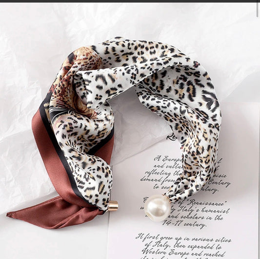 Pearl Magnetic Scarf G