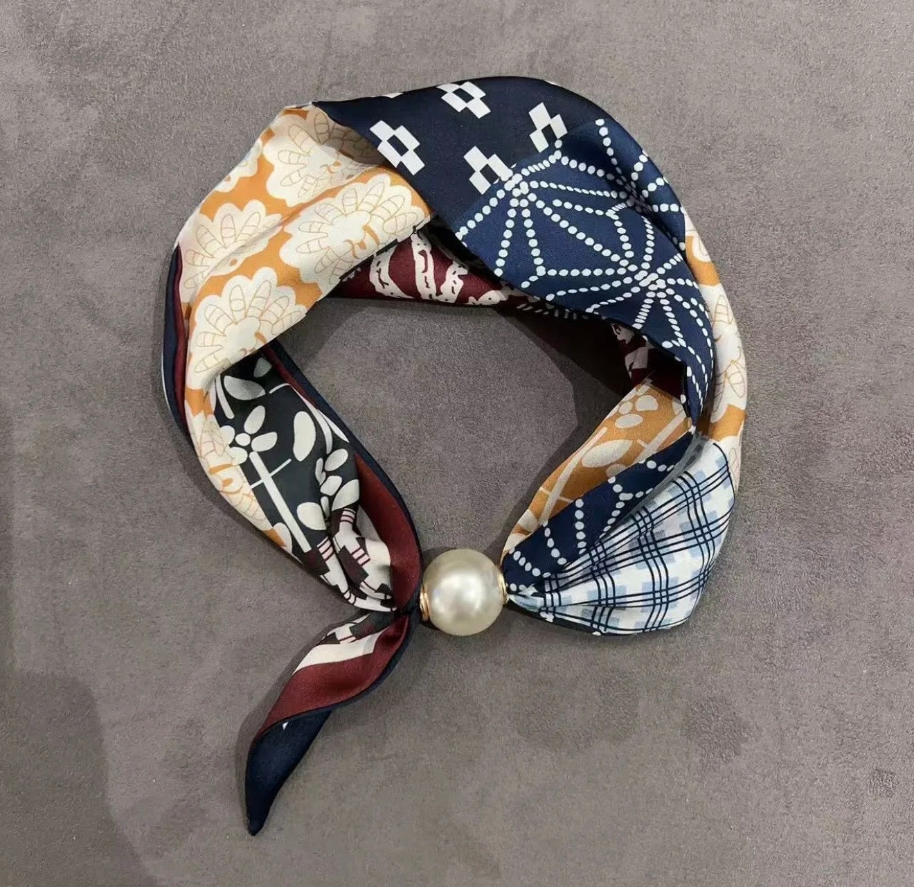 Pearl Magnetic Scarf H