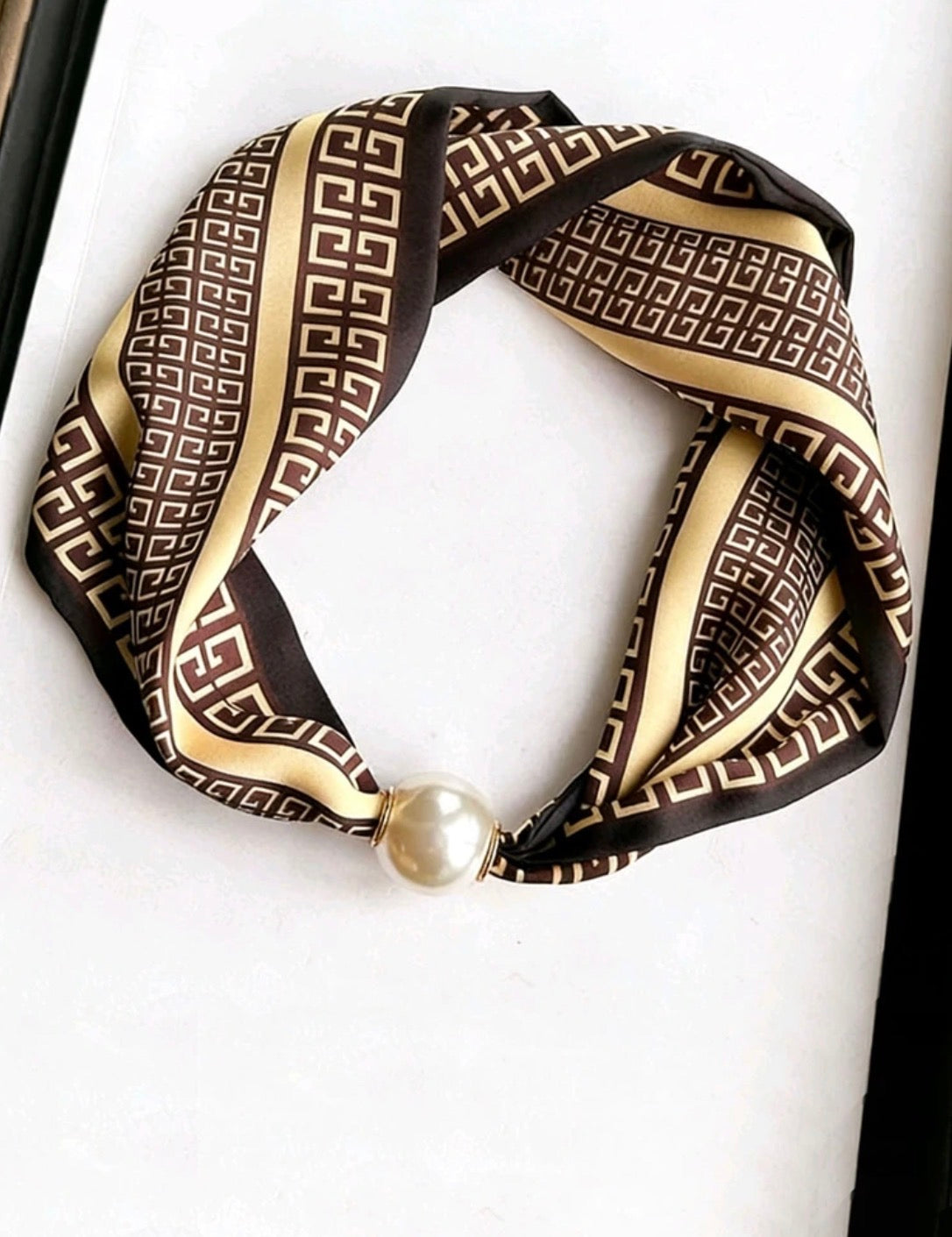 Pearl Magnetic Scarf L