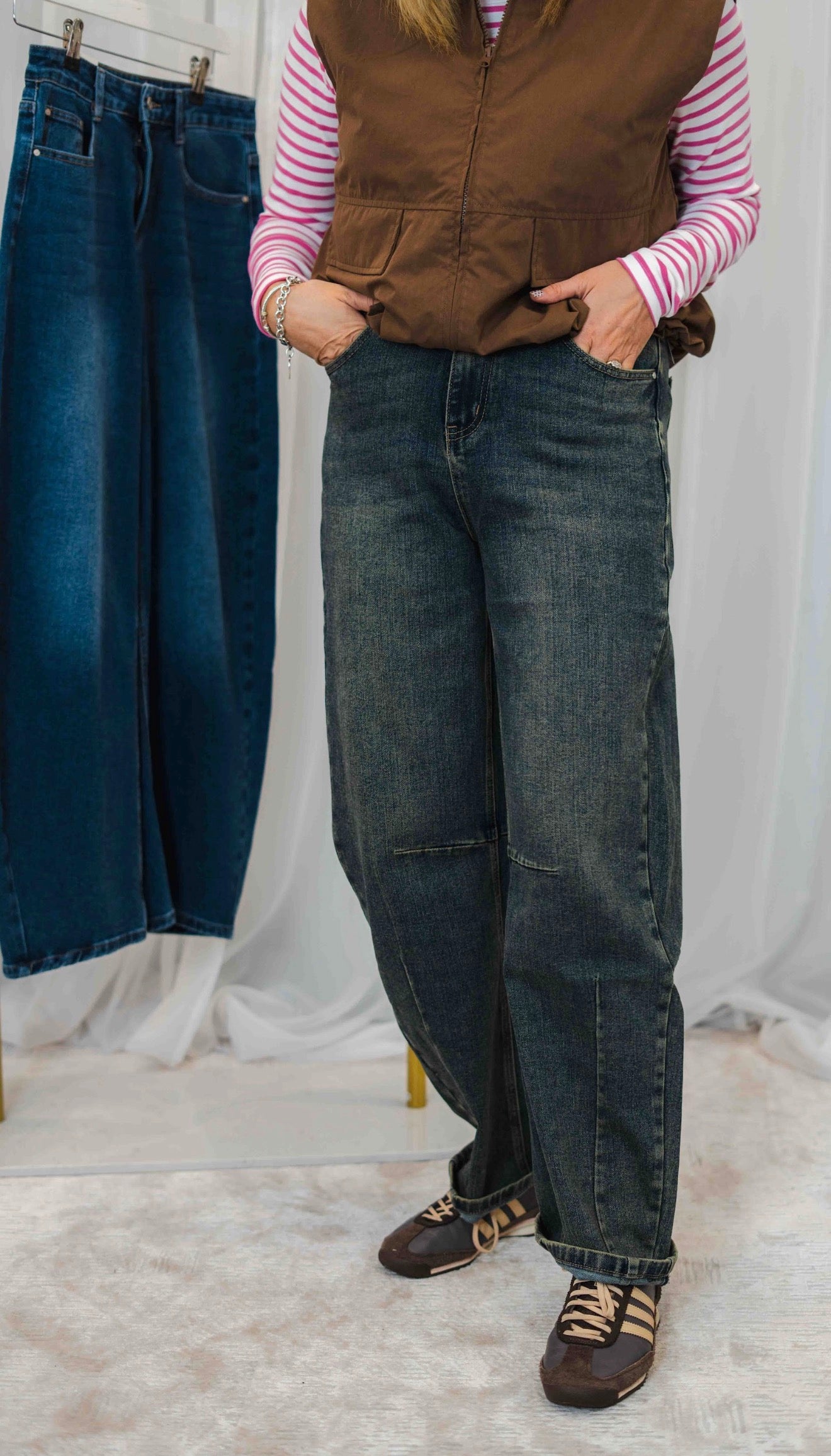 Barrel leg jeans (washed denim)