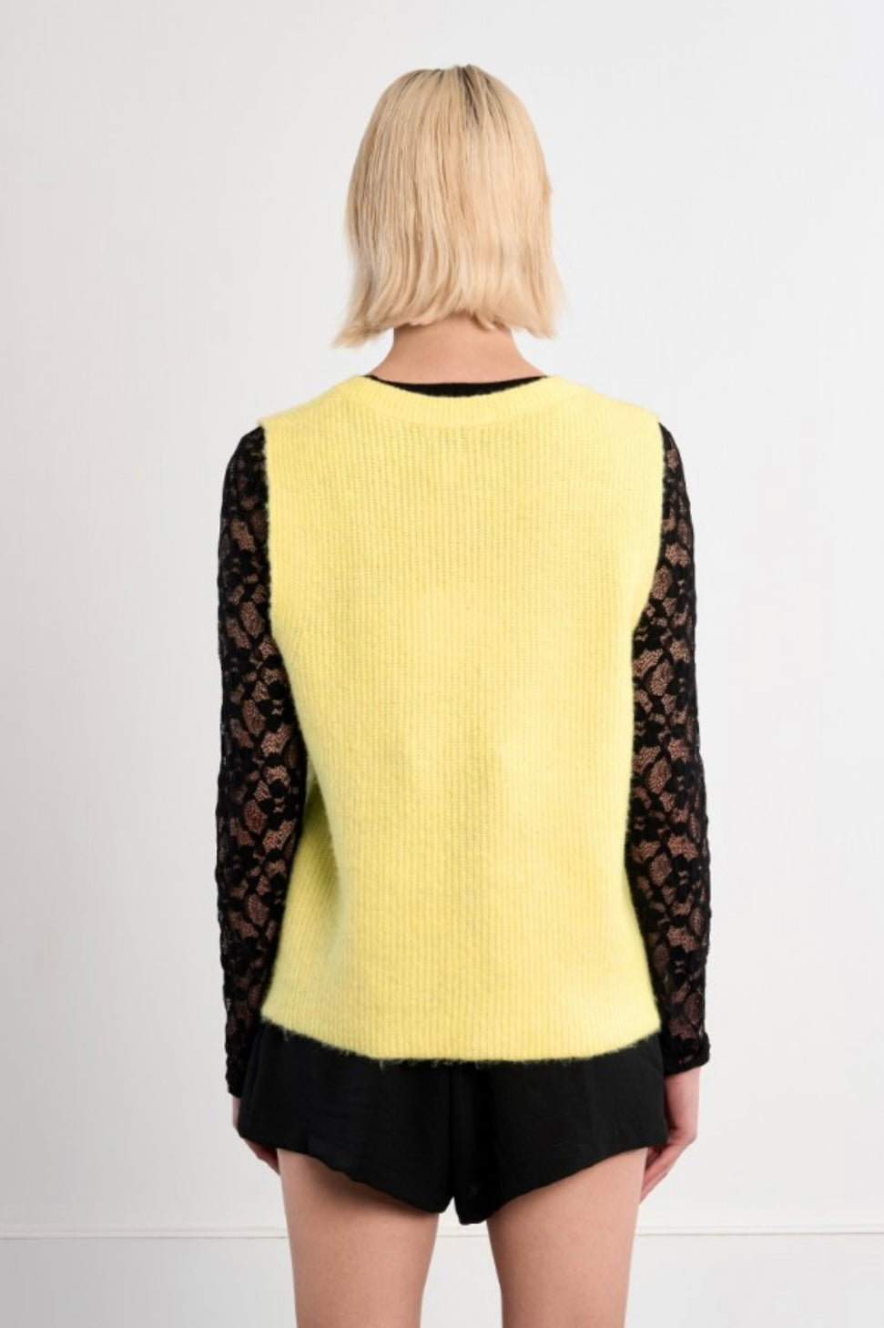 SLEEVELESS CARDIGAN