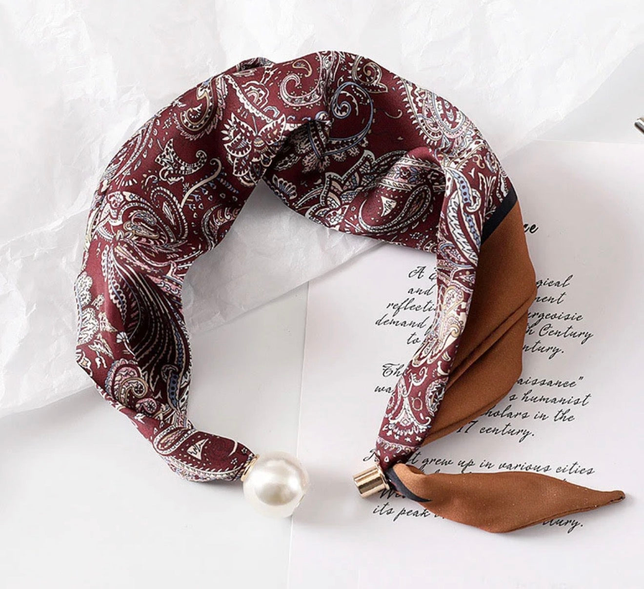 Pearl Magnetic Scarf T