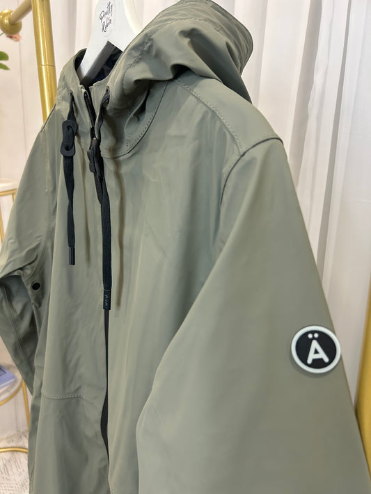 Vand Mulled Basil Coat