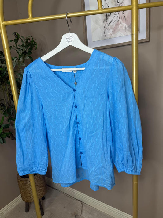 KAgabriela v neck shirt